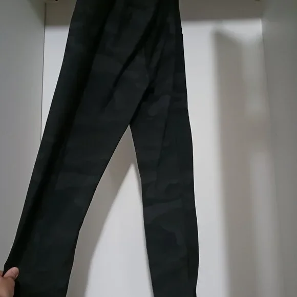 Spyder Full Length Camo Leggings with Side Pockets Women's Size S/P - Picture 2 of 4